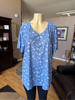 Buzz blue & white floral short sleeve V-neck blouse-size XL-NWT